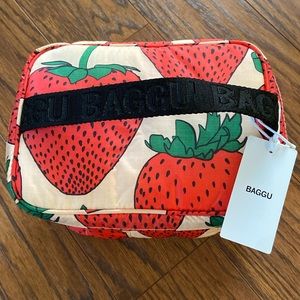 New Baggu strawberry puffy lunch bag